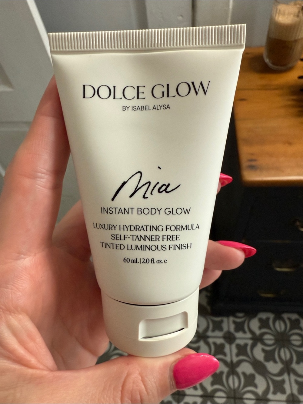 Dolce Glow Mia Instant Body Glow - White Tube